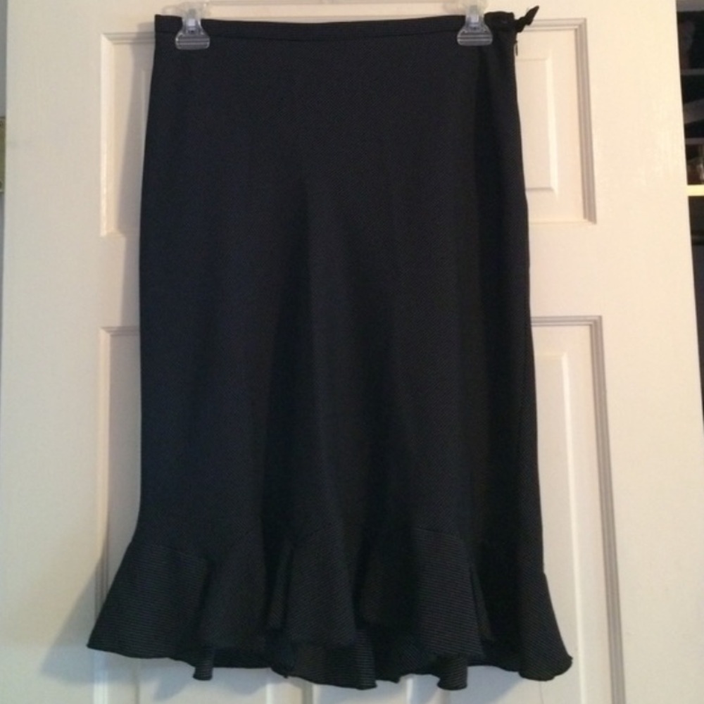 NWOT BLACK & WHITE FANCY SKIRT